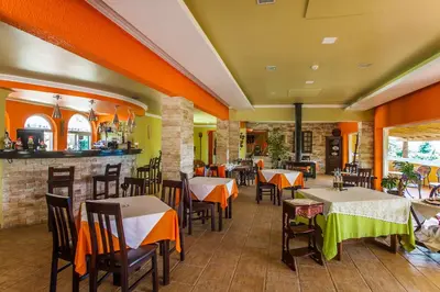 a restaurant with tables and chairs and a bar at Montinho De Ouro in Luz