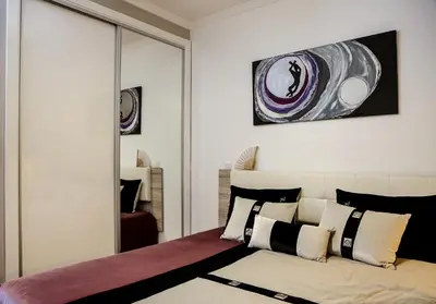 a bedroom with a bed and a mirror at Apartamento Boutique Ana Lúcia in Santa Cruz