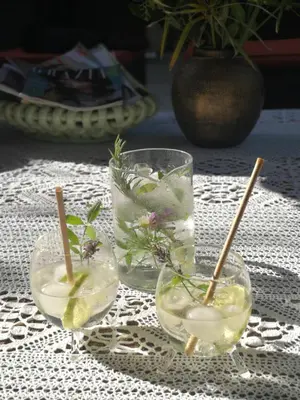 two glasses of lemonade sitting on a table at La Maison ZiaZen in Porto da Cruz