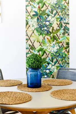 a table with a blue vase with a plant on it at Boavista in Quatro Estradas