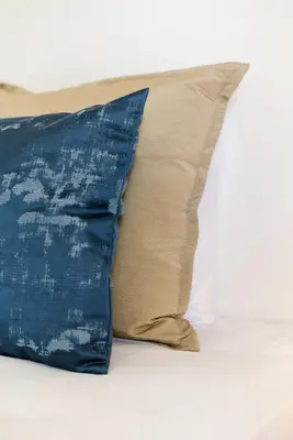 two pillows sitting on top of a bed at Boavista in Quatro Estradas
