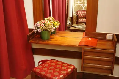 a desk with a potted plant on top of it at Hotel Catedral in Funchal