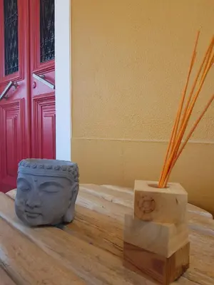 a statue of a head sitting on a table next to a vase at Dazk Golden Estate in Ribeira Brava