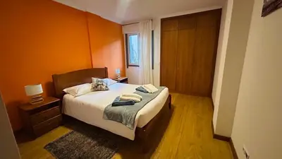 a bedroom with a bed and a window at Apto Barreiro by Susy's Holidays in Funchal