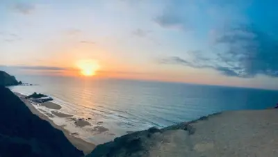 a sunset over the ocean with the sun setting at CASA BIKAS in Barão de São Miguel