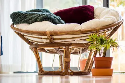 a wicker chair with a blanket on top of it at Casa Mawi in Sagres