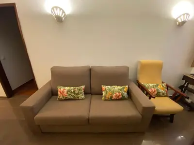 a dining room with a table and plates on the wall at Casa do Miradouro in Carrapateira