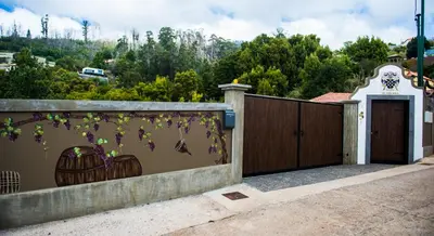 a house with a fence and a gate with a fence at Vila Maria Quinta 13 