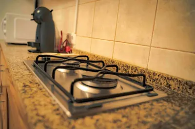 a stove top oven sitting on top of a kitchen counter at Casa O Recanto in Raposeira