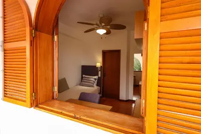 a mirror reflection of a living room with a couch at Theresia's in Porto Santo