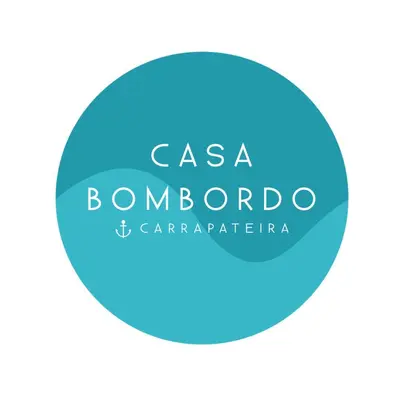 a blue circle with the words casa bombota and carpentario at Casa Bombordo in Carrapateira