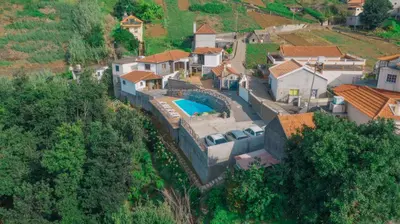 an aerial view of a house with a swimming pool at Vila Maria Quinta 5 