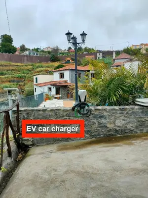 an exit car changer sign on a stone wall at Vila Maria Quinta 1 