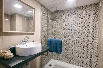 a bathroom with a sink and a mirror at BINIS Apartment in Funchal