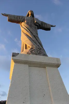 a statue of a woman on top of a cross at CRISTO REI APARTMENT in Caniço