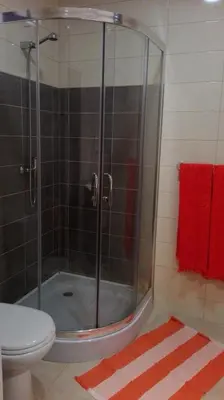 a glass shower in a bathroom with a toilet at Lindo Apartamento Villa in Ponta do Sol