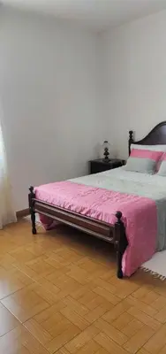 a bedroom with a bed with a pink blanket at CASA Da CERCA ACHADA De GAULA in Santa Cruz