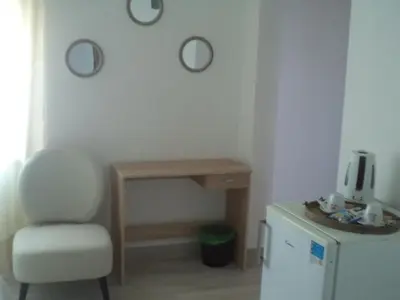 a room with a chair and a desk and a computer at Quartos Maria Clara in Sagres
