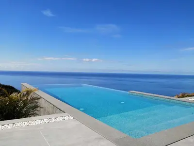 a swimming pool with a view of the ocean at Apartamento MAR AZUL in Calheta