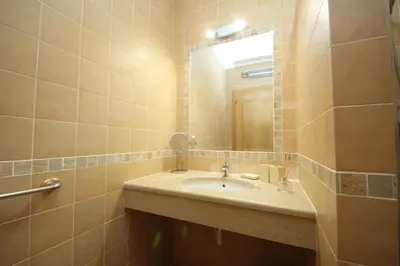a bathroom with a sink and a mirror at Acácias, spacious apartment with sea view in Luz
