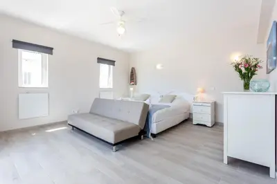 a white bedroom with a bed and a couch at Mariners (5) - Bright and stylish apartment - walk to the beach in Luz