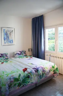 a bedroom with a bed with a colorful blanket at Villa Erika Madeira -Penthaus- in Caniço