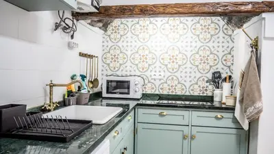 a kitchen with a sink and a microwave at Casa da Bungavillia in Machico