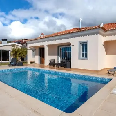 Casa Del Sol by LovelyStay