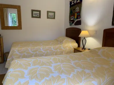 a hotel room with two beds and a window at Casa Catryn in Luz
