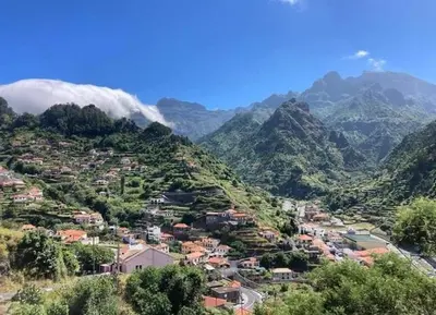 a town on a hill with mountains in the background at Refúgio do Vale in Ribeira Brava