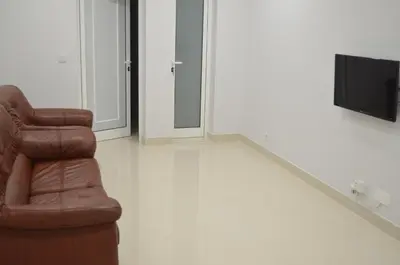 a living room with a chair and a television at Descobrir Madeira in Gaula