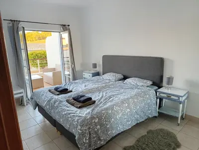 a bedroom with a bed with two towels on it at Komfortables Town House in traumhafter Lage in Budens