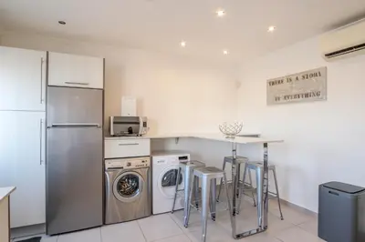 a kitchen with a washer and dryer at Casa Monte Cristo IV in Lagos