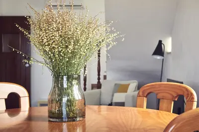 a vase filled with flowers sitting on a table at Casas Sul in Burgau