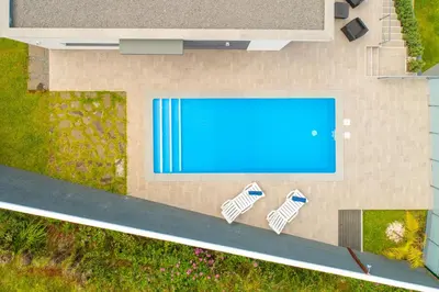 an overhead view of a swimming pool in a backyard at CASA GEORGINA in Calheta