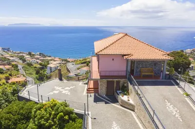a house with a view of the ocean at Casa do Miradouro -Fantástico Estúdio in Santa Cruz