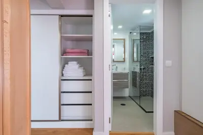 a walk in closet with a glass door at Casa do Miradouro -Fantástico Estúdio in Santa Cruz
