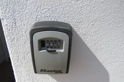 a remote control sticking out of the side of a wall at Casinha de Aldeia no coração da Costa Vicentina in Vila do Bispo