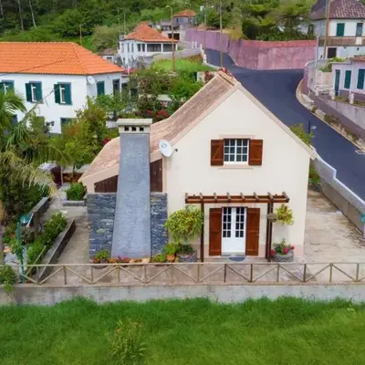 Chalet do Monte no Porto Moniz by Homie