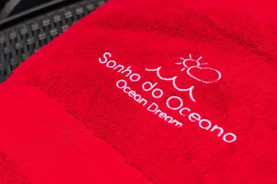 a red umbrella with the words sono orogeno on it at Sonho do Oceano in Ribeira Brava