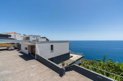 a house with a view of the ocean at Sonho do Oceano in Ribeira Brava