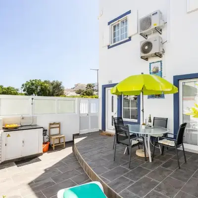 Newly renovated 2 bedroom townhouse - close to Salema Beach