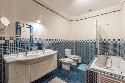 a bathroom with a sink and a tub and a toilet at Casa dos Sonhos in Luz