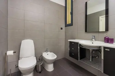 a bathroom with a toilet and a sink at Villa Amplitude in Câmara de Lobos