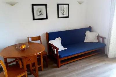 a blue couch and a table in a room at Luz Studio in Luz