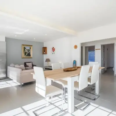 Beautiful Seaview 2 Bedroom Apartment