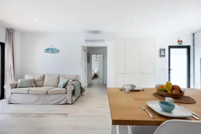 a living room with a couch and a table at Villa Front Loop in Sagres
