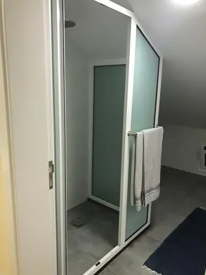 a bathroom with a mirror and a towel at Casa das Palmeiras in Calheta