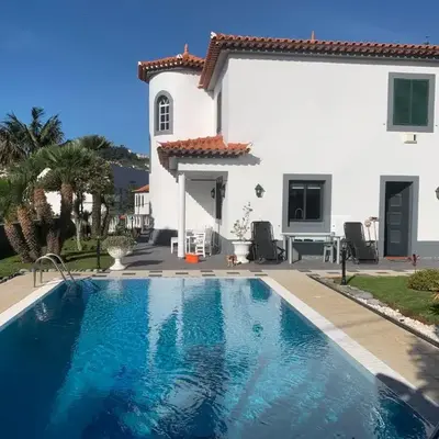 Funchal Apt- Sleeps 2 - Pool & Parking - Madeira