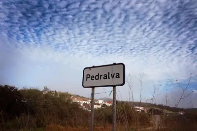 a sign that reads pedrizania under a cloudy sky at Casa Amado, Aldeia da Pedralva in Vila do Bispo